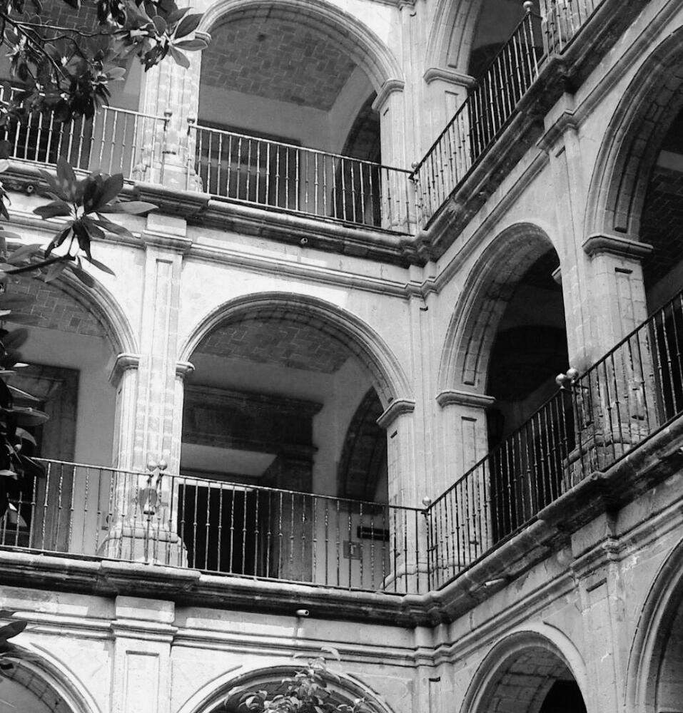 Exterior of a traditional Indian haveli, featured in Penelope Clare’s historical novel A Bold Adventure. This elegant ancestral home provides the backdrop for a pivotal scene of reflection and connection.