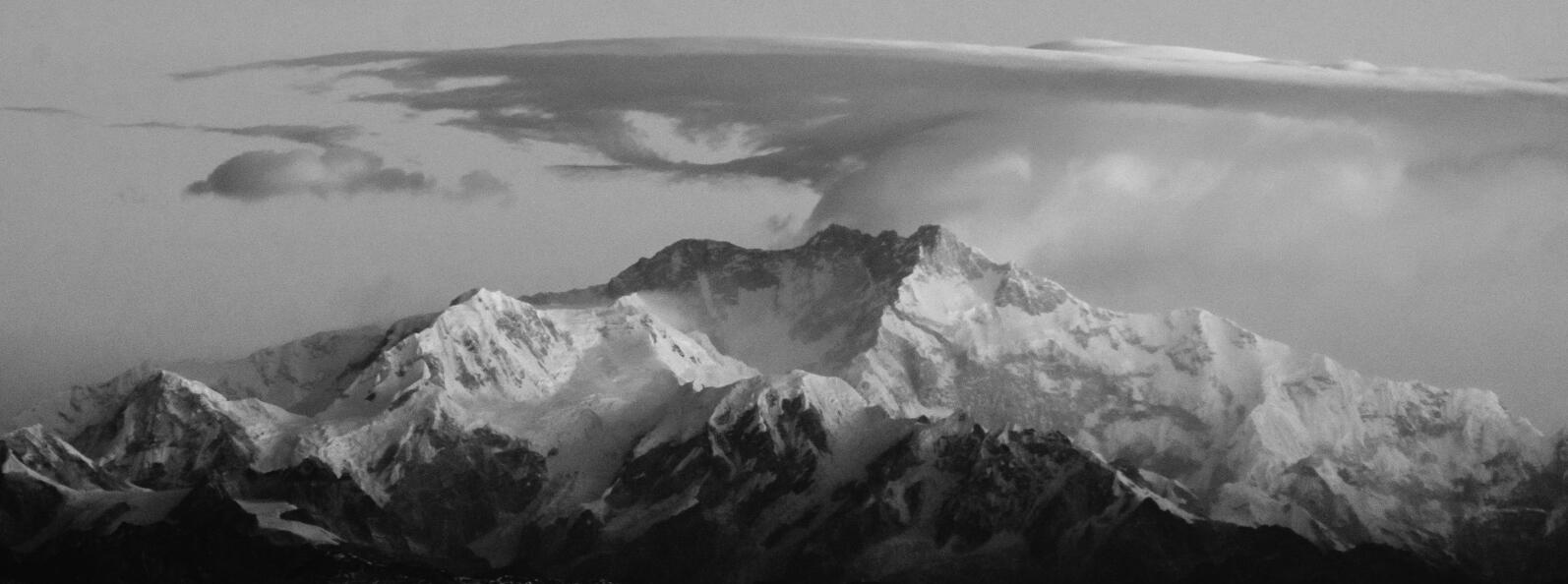 Purply-pink sunset over the Kanchenjunga mountain range in the Himalayas, inspiration for Penelope Clare’s historical fiction.